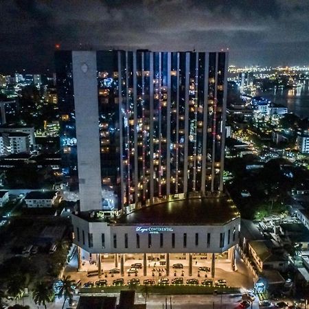 เดอะ ลากอส คอนติเนนตัล โฮเต็ล Hotel ภายนอก รูปภาพ Aerial view of the building at night