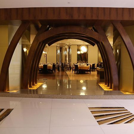 เดอะ ลากอส คอนติเนนตัล โฮเต็ล Hotel ภายนอก รูปภาพ The interior of the hotel