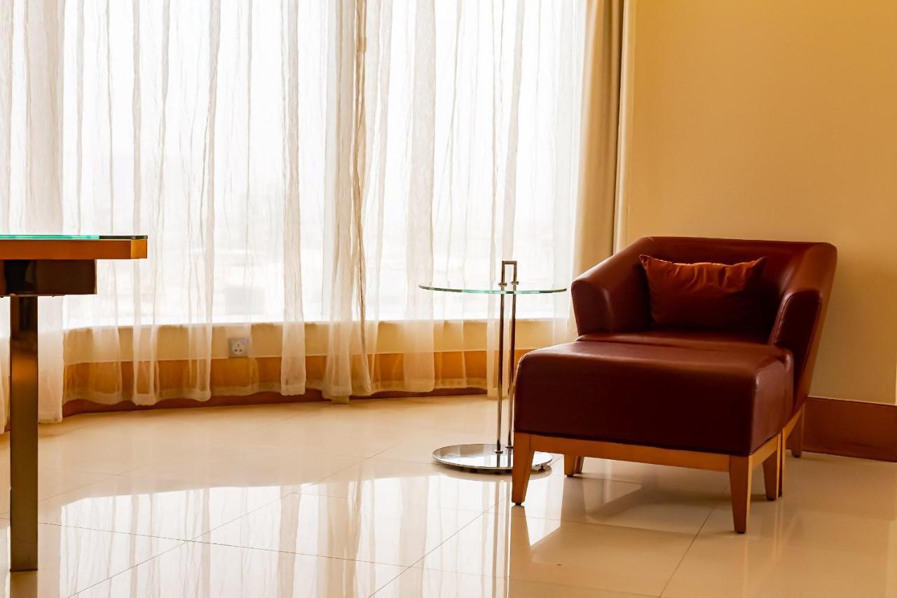 เดอะ ลากอส คอนติเนนตัล โฮเต็ล Hotel ภายนอก รูปภาพ A room at the hotel