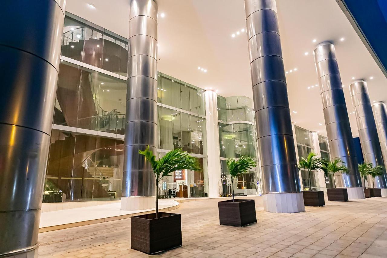 เดอะ ลากอส คอนติเนนตัล โฮเต็ล Hotel ภายนอก รูปภาพ The interior of the hotel
