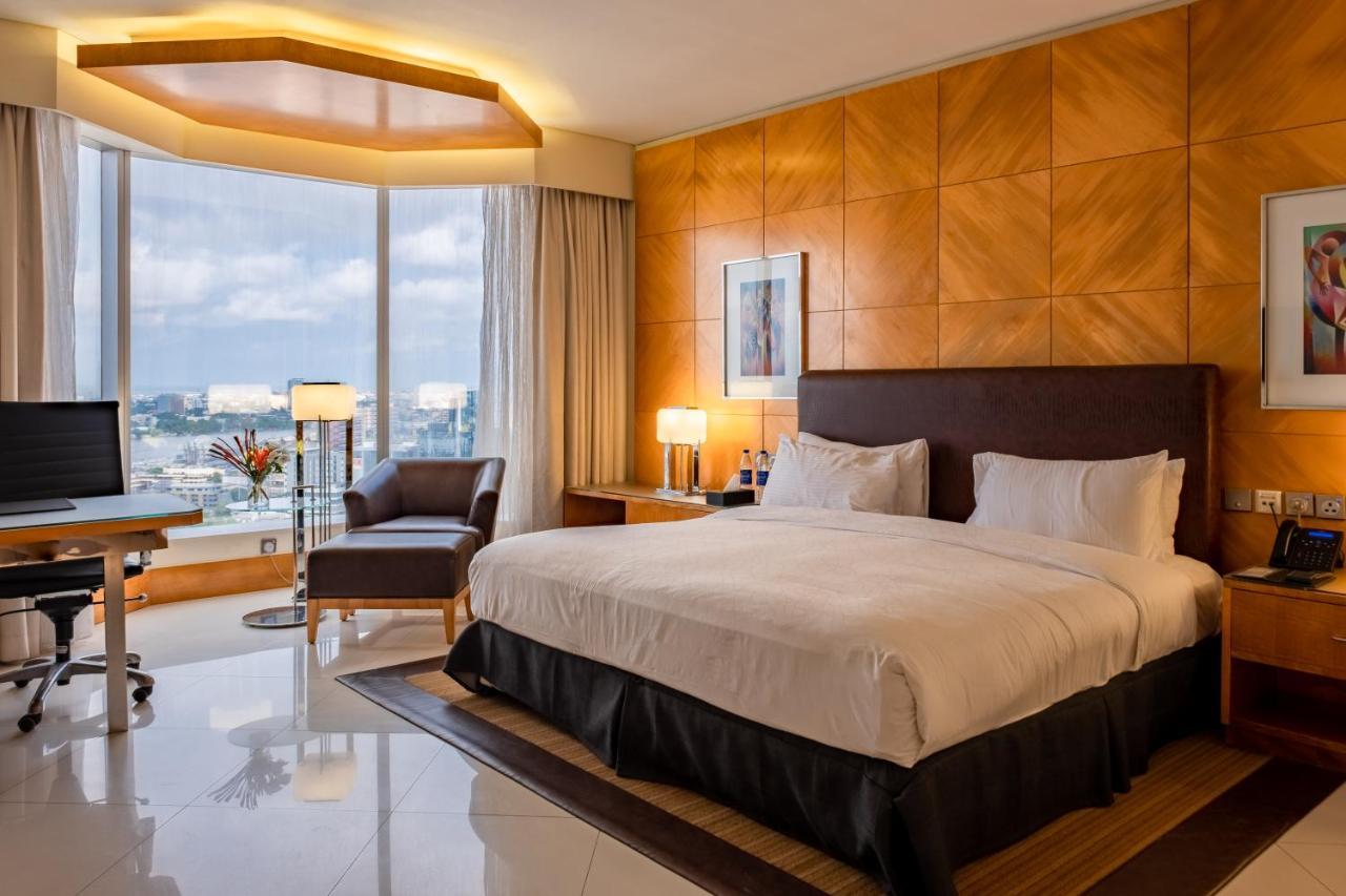 เดอะ ลากอส คอนติเนนตัล โฮเต็ล Hotel ภายนอก รูปภาพ A bedroom at the hotel