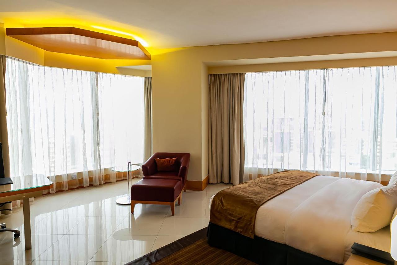 เดอะ ลากอส คอนติเนนตัล โฮเต็ล Hotel ภายนอก รูปภาพ A bedroom at the hotel