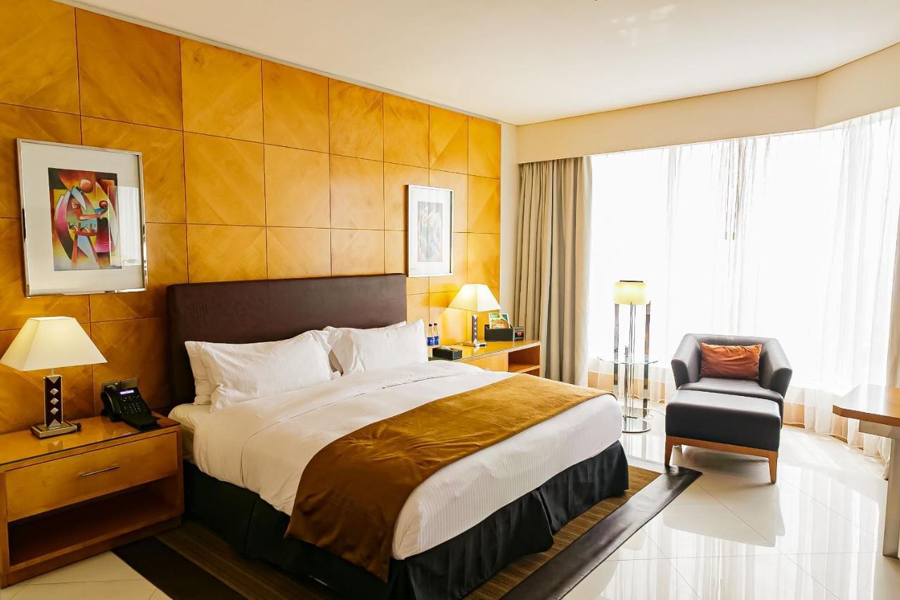 เดอะ ลากอส คอนติเนนตัล โฮเต็ล Hotel ภายนอก รูปภาพ A bedroom at the hotel