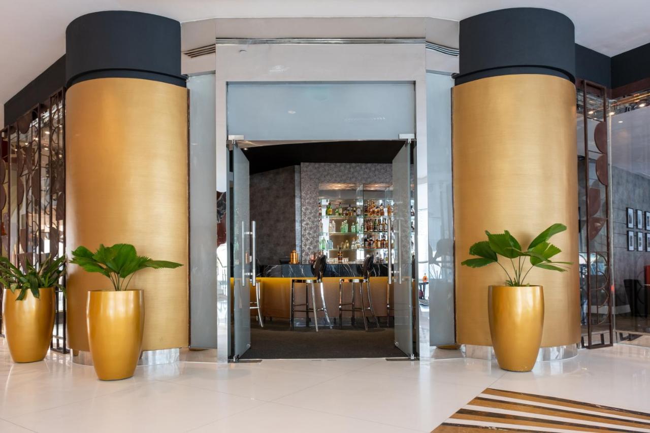 เดอะ ลากอส คอนติเนนตัล โฮเต็ล Hotel ภายนอก รูปภาพ The lobby of the hotel