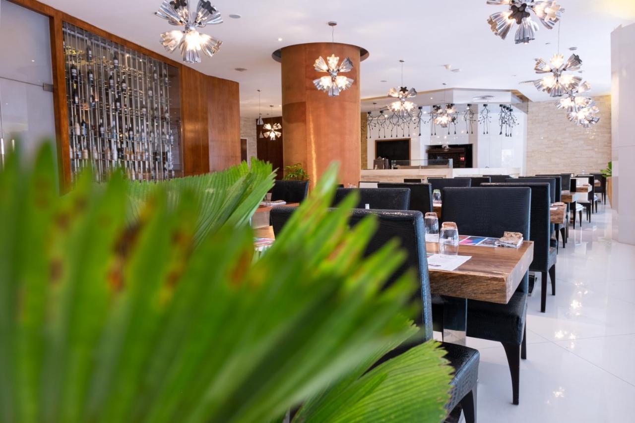 เดอะ ลากอส คอนติเนนตัล โฮเต็ล Hotel ภายนอก รูปภาพ The restaurant