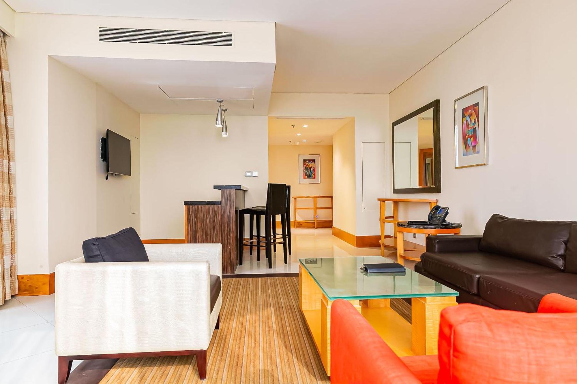 เดอะ ลากอส คอนติเนนตัล โฮเต็ล Hotel ภายนอก รูปภาพ A typical apartment at the hotel