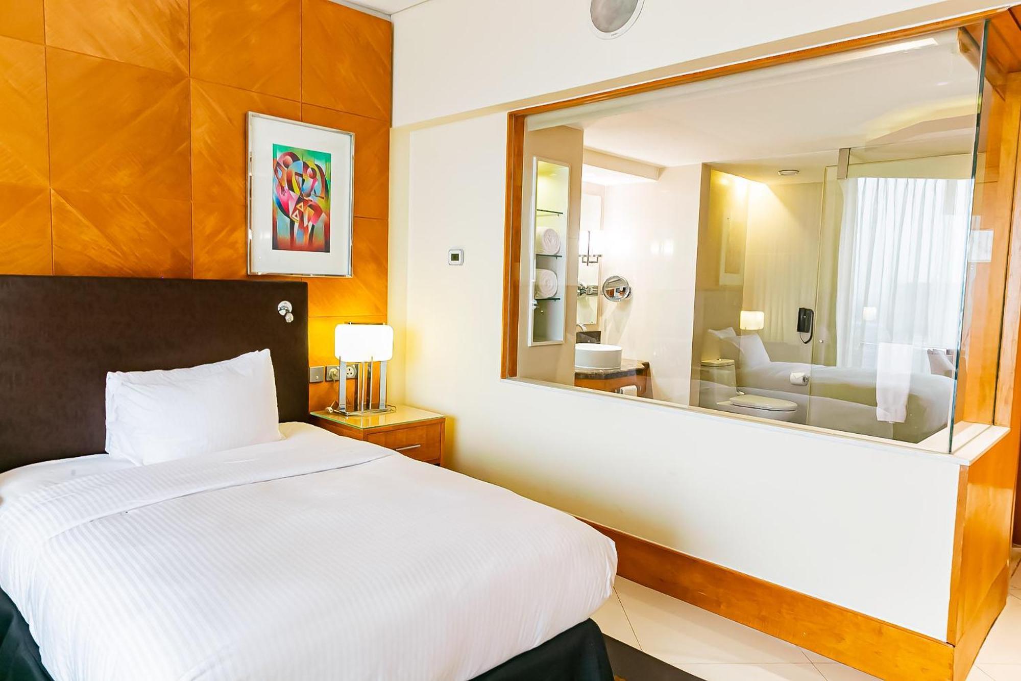 เดอะ ลากอส คอนติเนนตัล โฮเต็ล Hotel ภายนอก รูปภาพ A room at the hotel