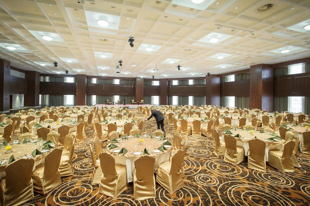 เดอะ ลากอส คอนติเนนตัล โฮเต็ล Hotel ภายนอก รูปภาพ The Grand Ballroom