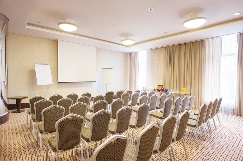 เดอะ ลากอส คอนติเนนตัล โฮเต็ล Hotel ภายนอก รูปภาพ Meeting room