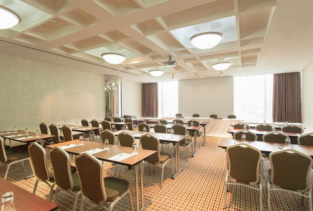 เดอะ ลากอส คอนติเนนตัล โฮเต็ล Hotel ภายนอก รูปภาพ Meeting room