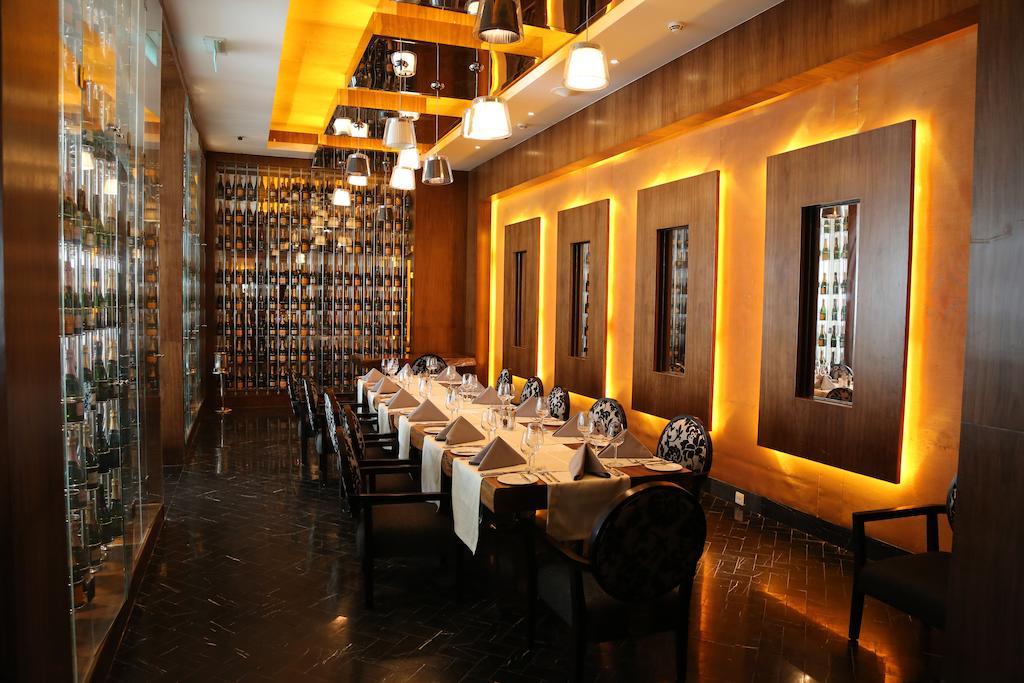 เดอะ ลากอส คอนติเนนตัล โฮเต็ล Hotel ภายนอก รูปภาพ The restaurant