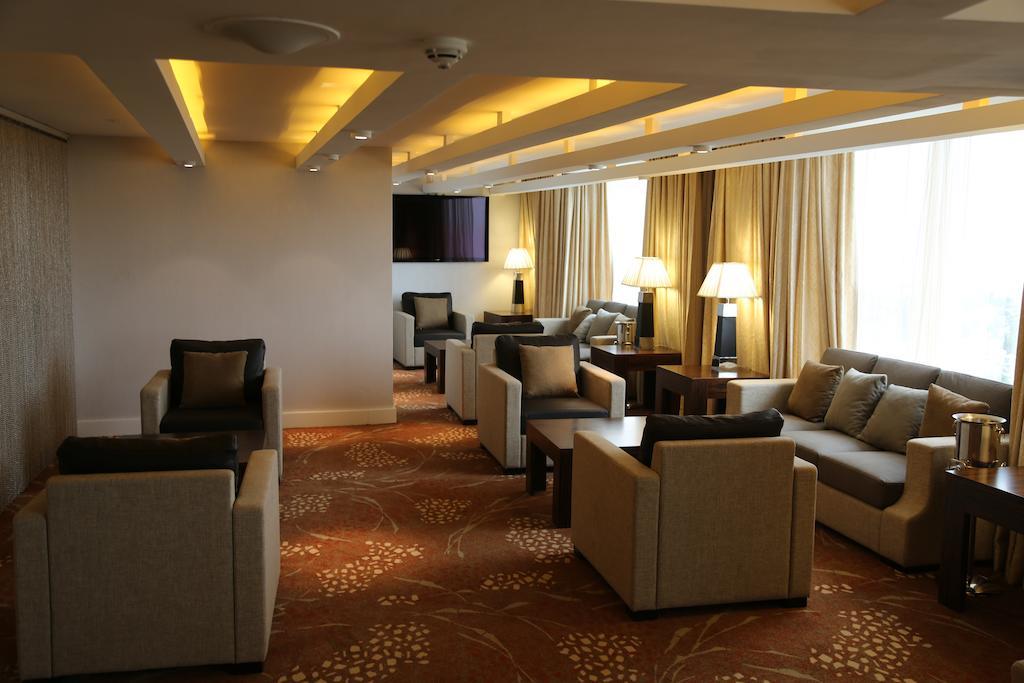 เดอะ ลากอส คอนติเนนตัล โฮเต็ล Hotel ภายนอก รูปภาพ The lounge at the airport